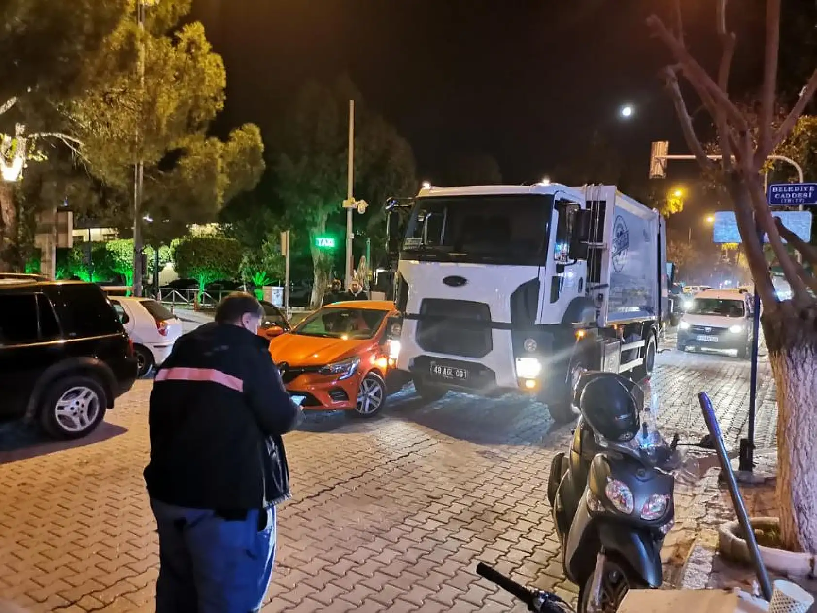 Atatürk Caddesinde Maddi Hasarlı Kaza Meydana Geldi