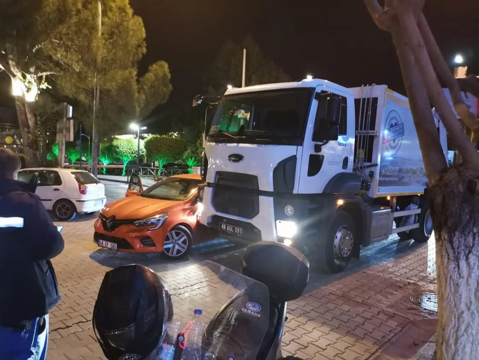 Atatürk Caddesinde Maddi Hasarlı Kaza Meydana Geldi