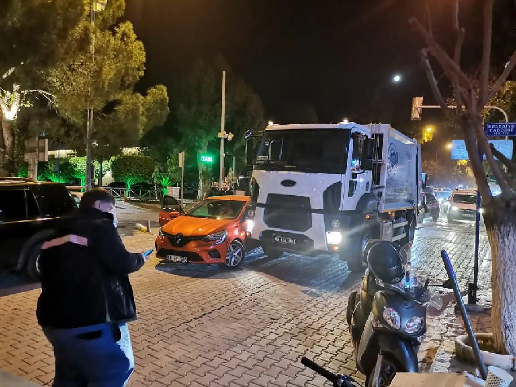 Atatürk Caddesinde Maddi Hasarlı Kaza Meydana Geldi