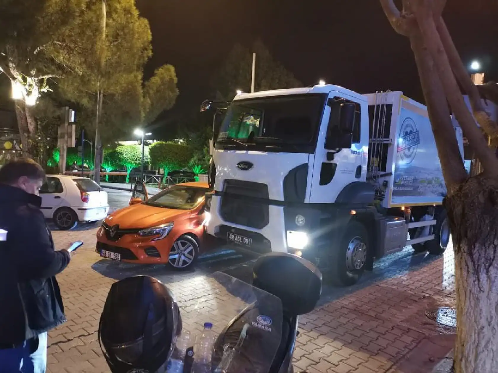 Atatürk Caddesinde Maddi Hasarlı Kaza Meydana Geldi