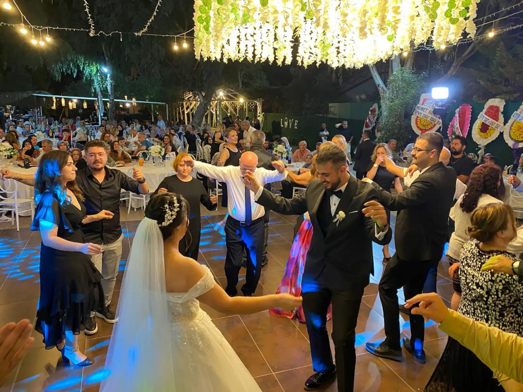 Fethiye'de görkemli düğün: Kevser ve Metehan evlendi