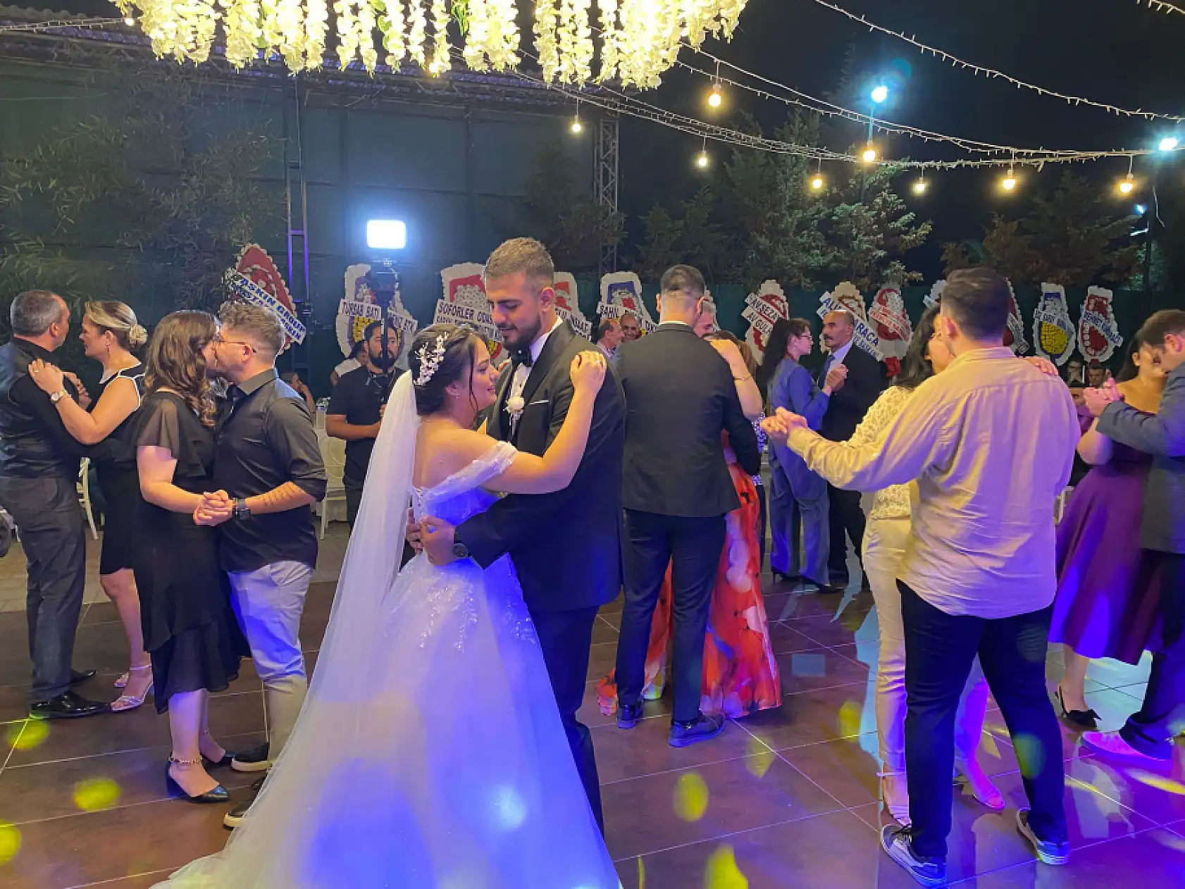 Fethiye'de görkemli düğün: Kevser ve Metehan evlendi