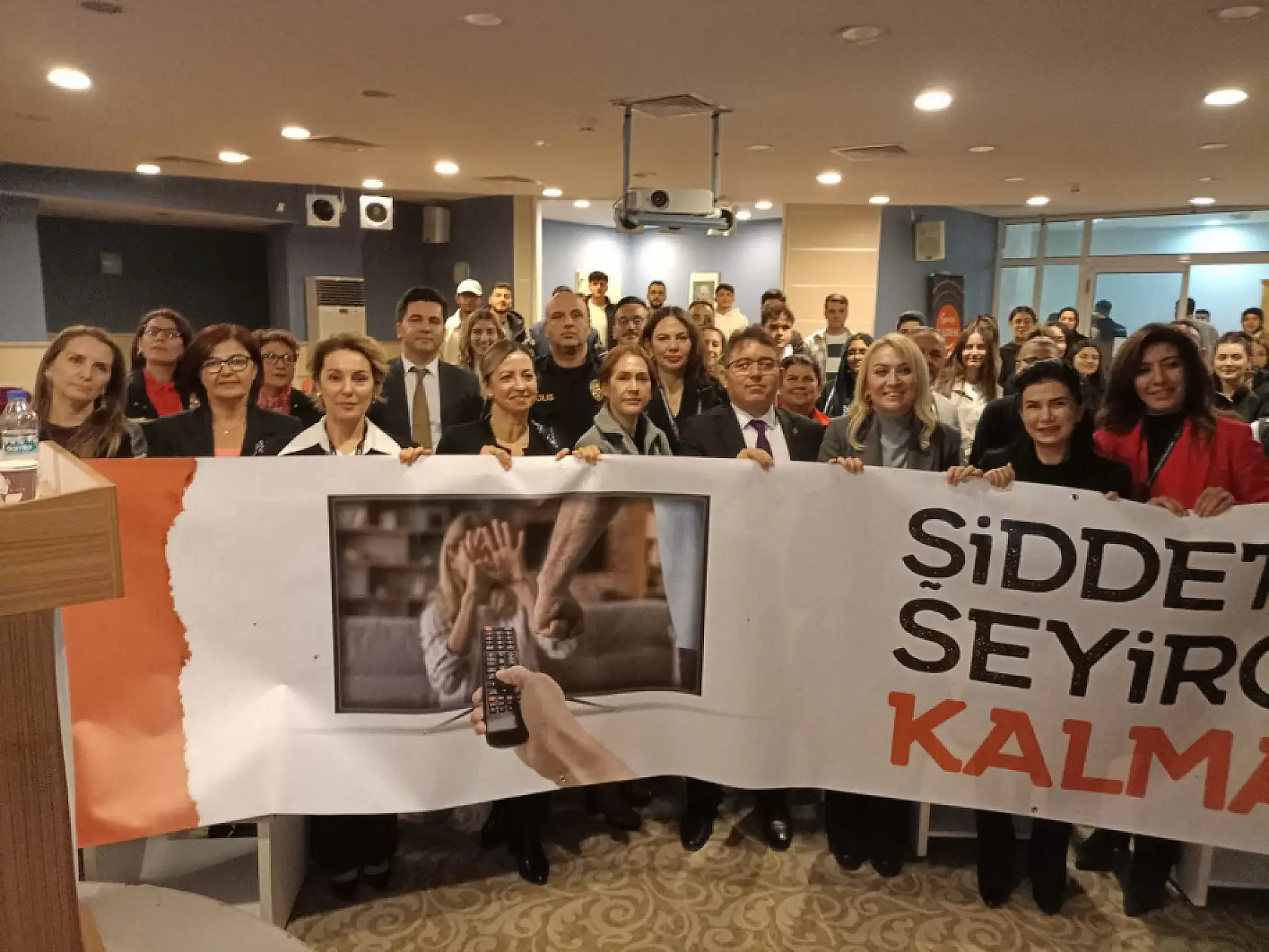 25 Kasım Kadına Yönelik Şiddete Karşı Uluslararası Mücadele Günü kapsamında 'Medyada Şiddet' Adlı Seminer Düzenlendi