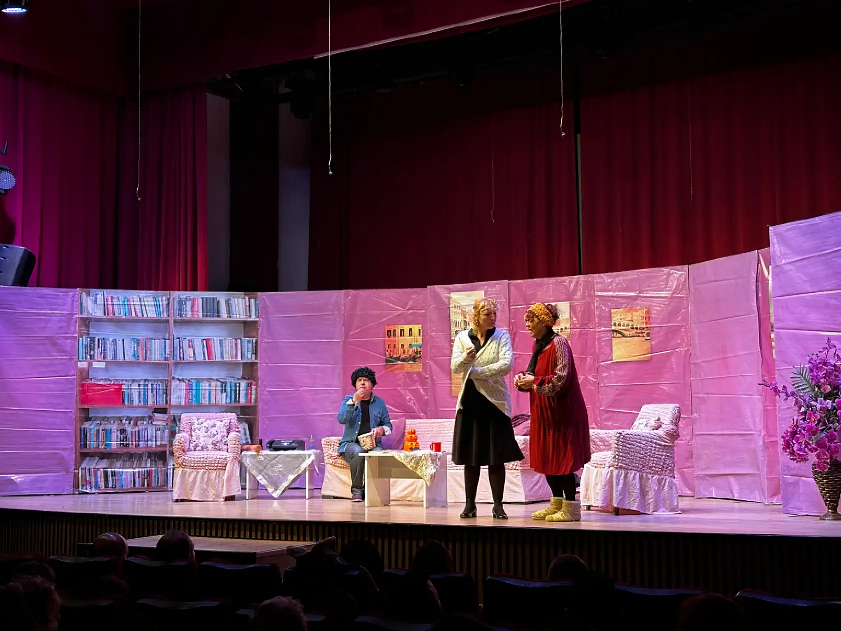 Fethiye'de 'Bil Bakalım Ben Kimim' Tiyatrosu Yoğun İlgi Gördü