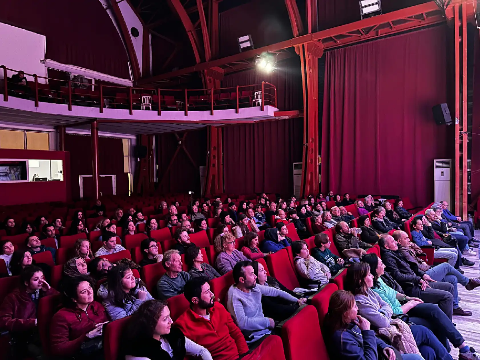 Fethiye'de 'Bil Bakalım Ben Kimim' Tiyatrosu Yoğun İlgi Gördü