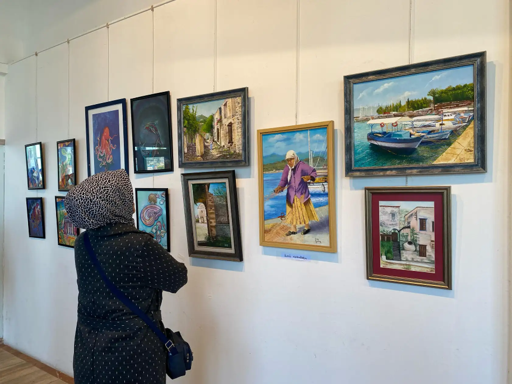 Fethiye'de 'Kadın ve Renk' sergisi sanatseverlerle buluştu