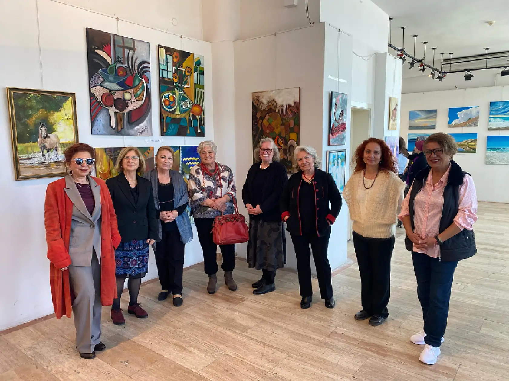 Fethiye'de 'Kadın ve Renk' sergisi sanatseverlerle buluştu