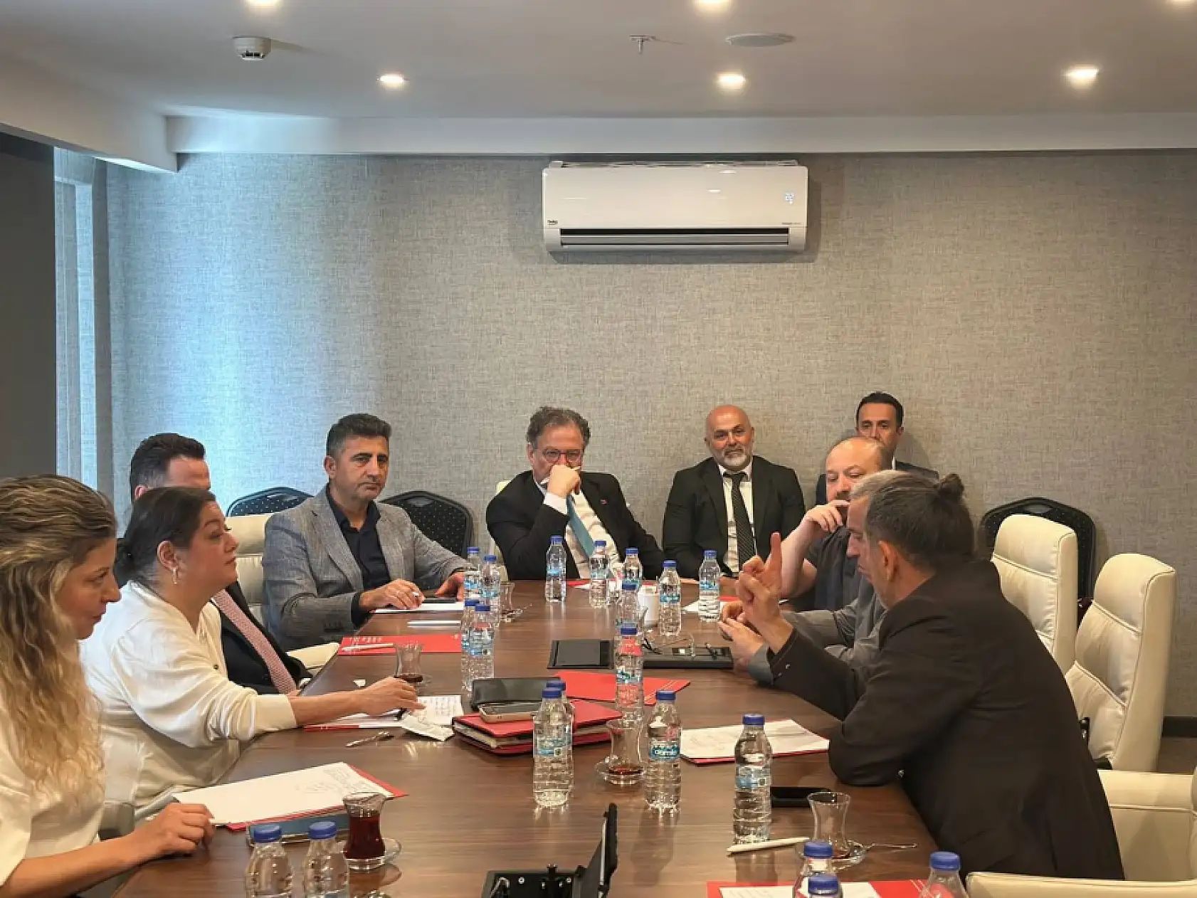 Özel eğitim konfederasyonu değerlendirme toplantısına yoğun ilgi