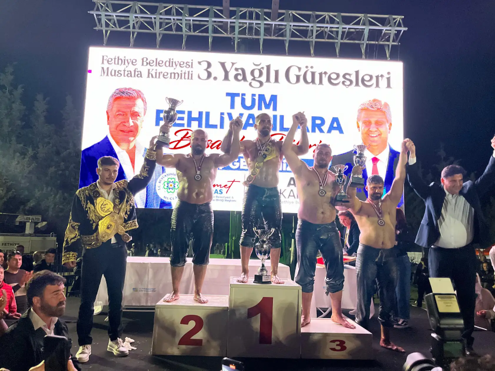 Fethiye'de başpehlivan Feyzullah Aktürk oldu