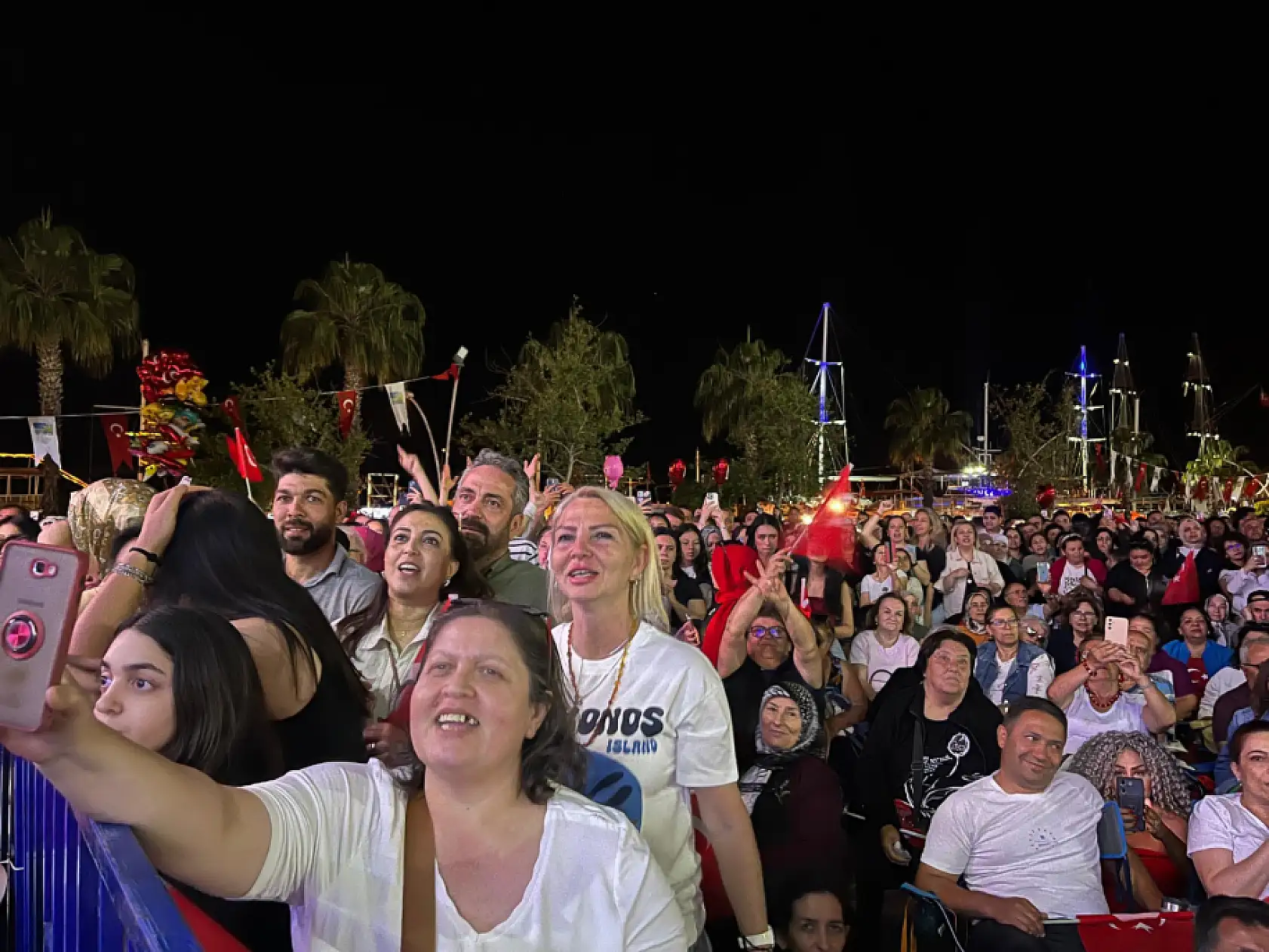 Fethiye'de 19 Mayıs Koray Avcı ile Taçlandı