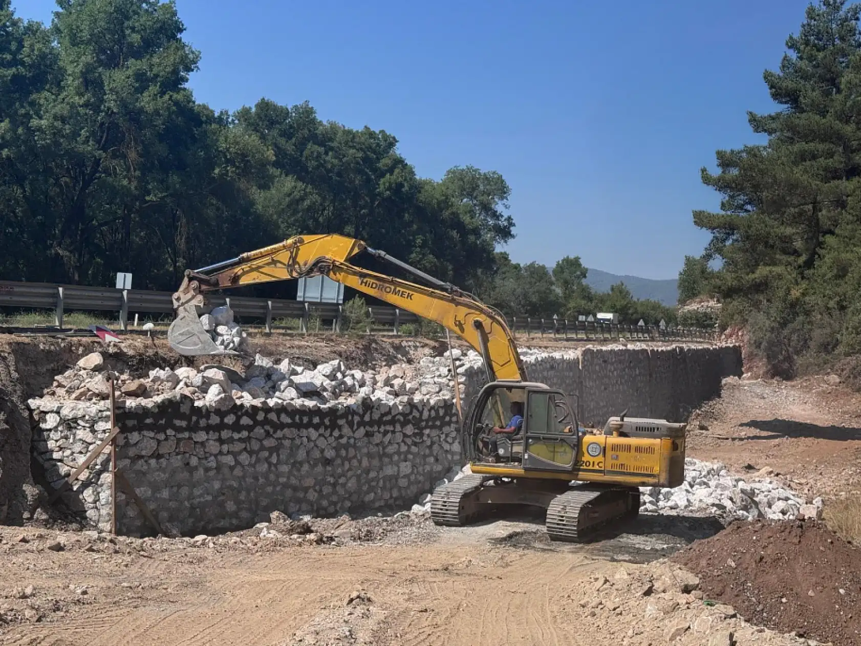 Muğla'da Yollar Sanat Yapılarıyla Güçleniyor