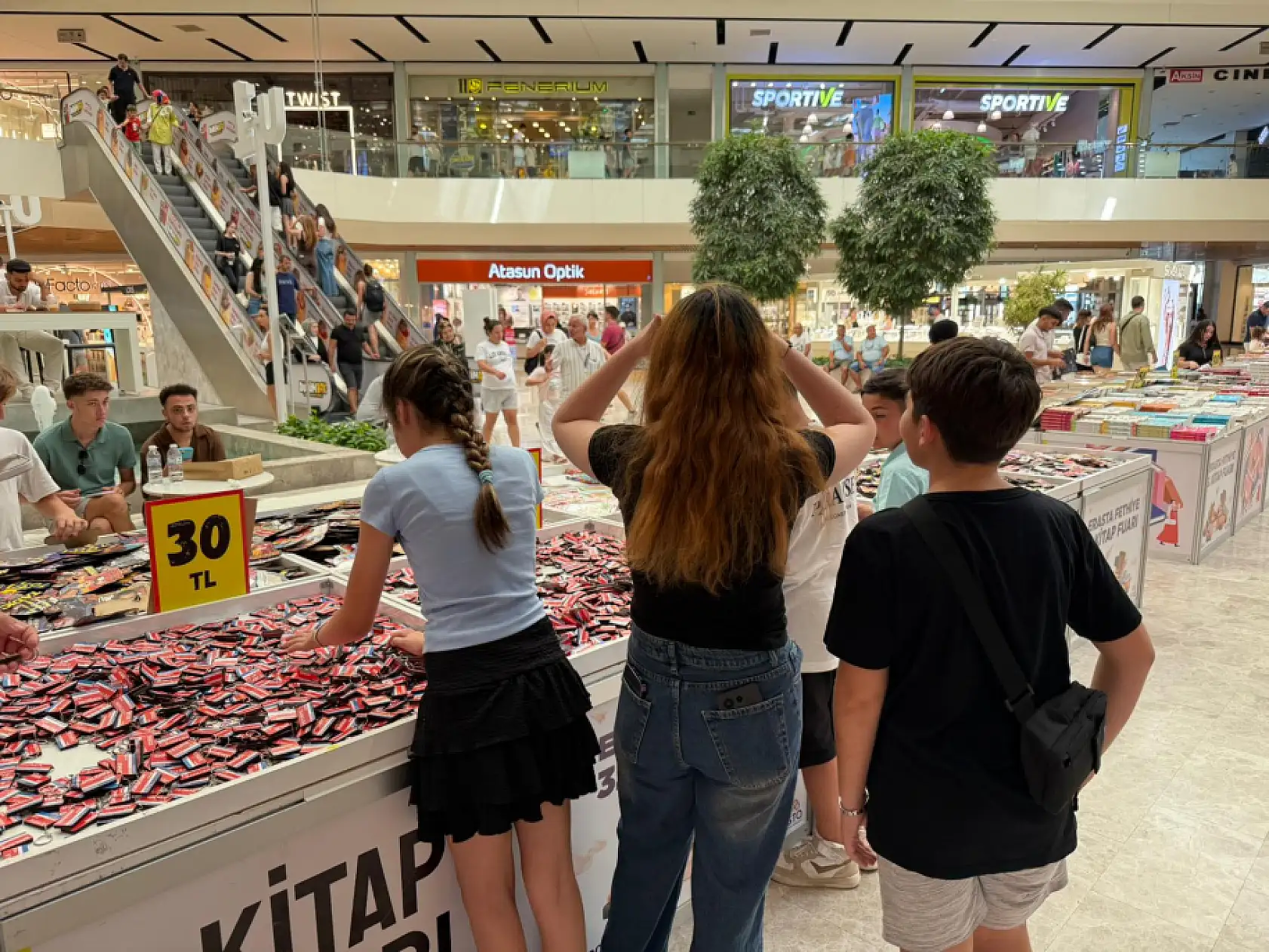 Fethiye'de 3. Kitap Fuarı ilgi görüyor