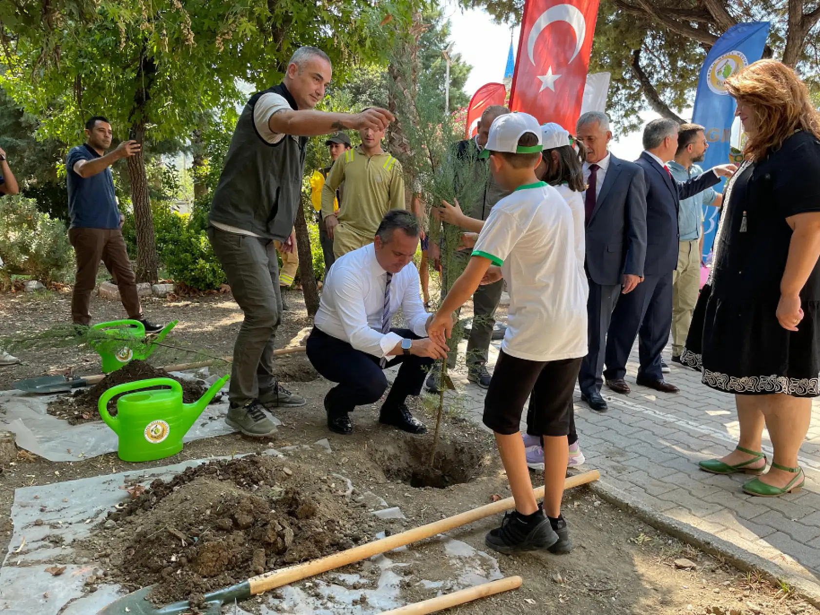 Fethiye'de Öğrencilerle Fidan Dikimi Etkinliği Düzenlendi