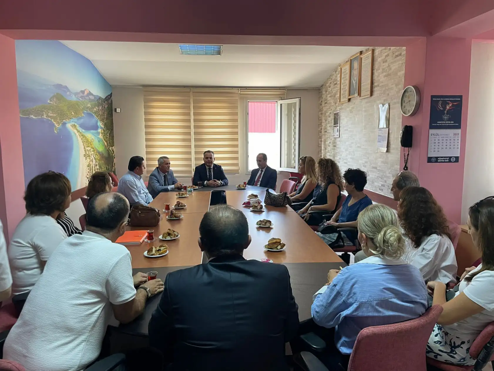 Fethiye Kaymakamı Akkaya ve Milli Eğitim Müdürü Kaya'dan Bayrak Törenine Katılım