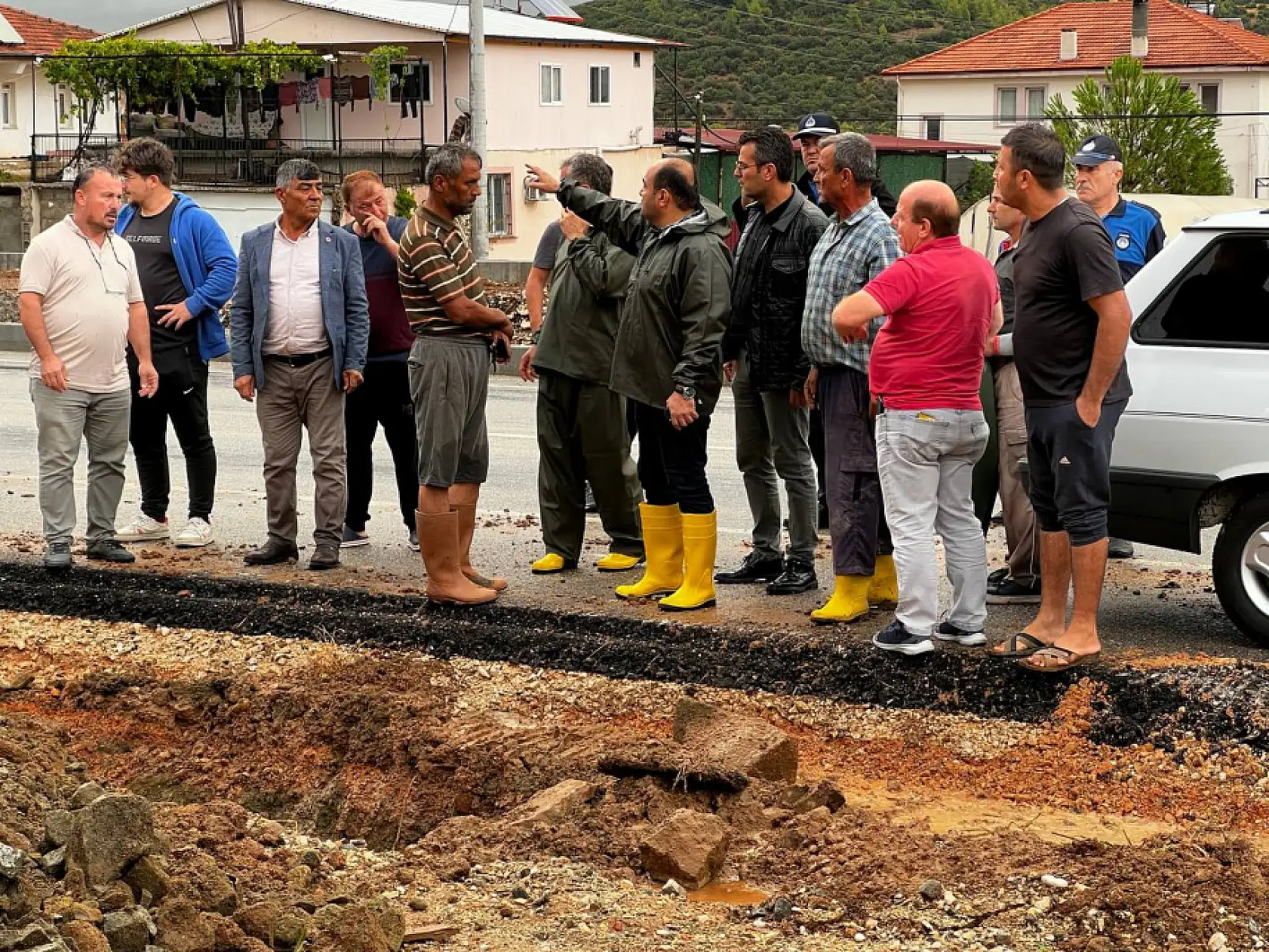 Başkan Akdenizli Sağanak Yağış Sonrası Sahadaydı: 'Ekiplerimiz 24 Saat Teyakkuzda'