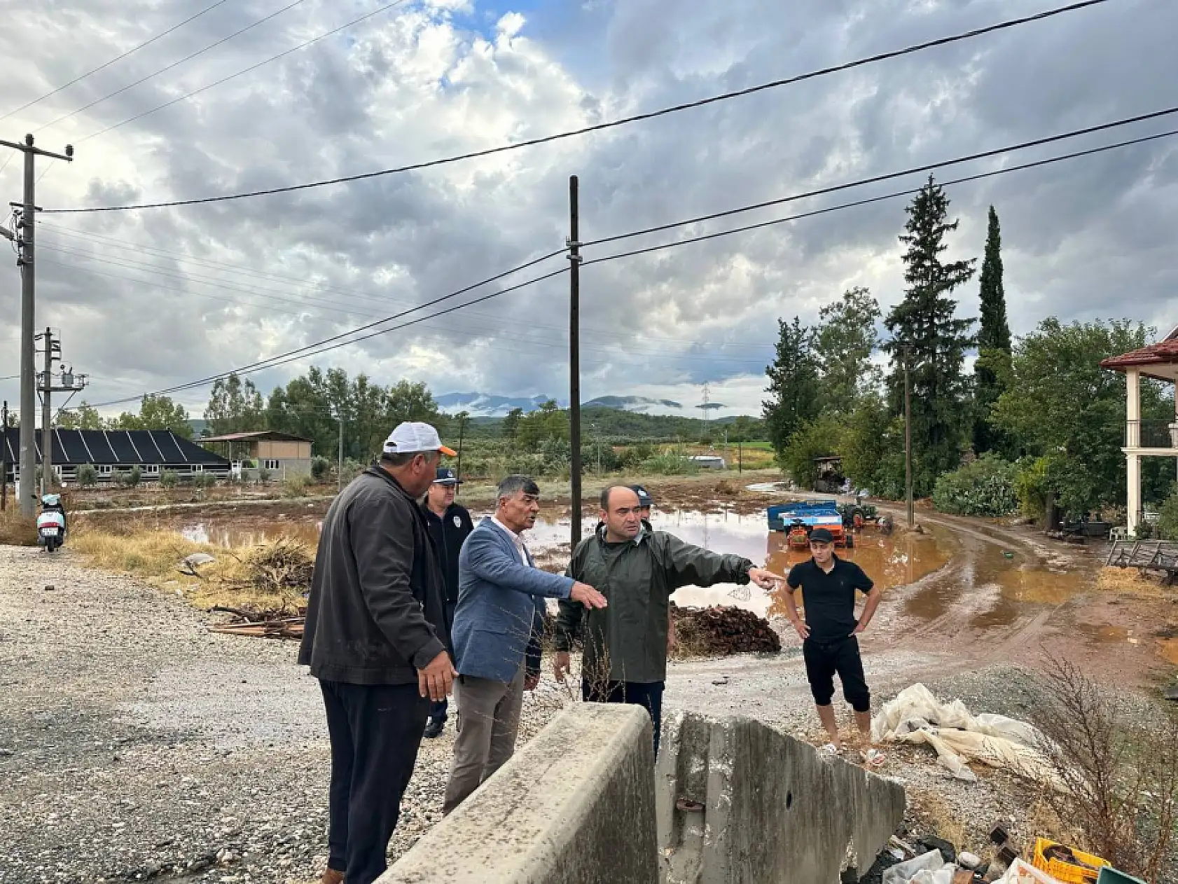 Başkan Akdenizli Sağanak Yağış Sonrası Sahadaydı: 'Ekiplerimiz 24 Saat Teyakkuzda'