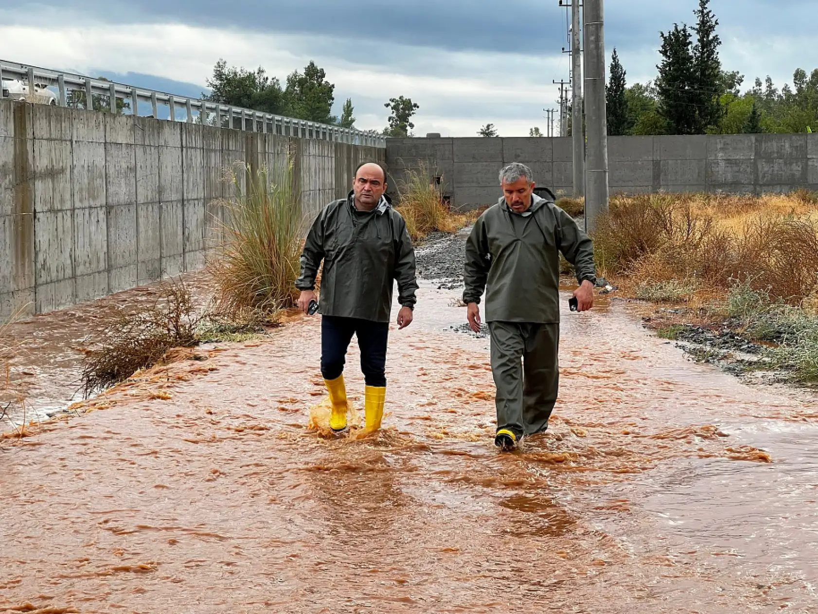 Başkan Akdenizli Sağanak Yağış Sonrası Sahadaydı: 'Ekiplerimiz 24 Saat Teyakkuzda'