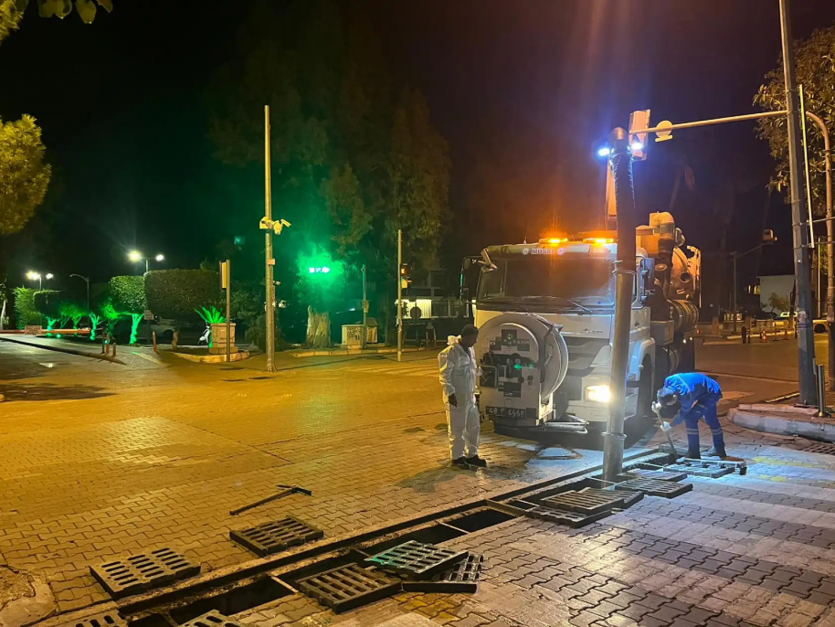 Fethiye Belediyesi Sağanak Öncesi Alarmda! Ekipler Gece Boyunca Sahadaydı