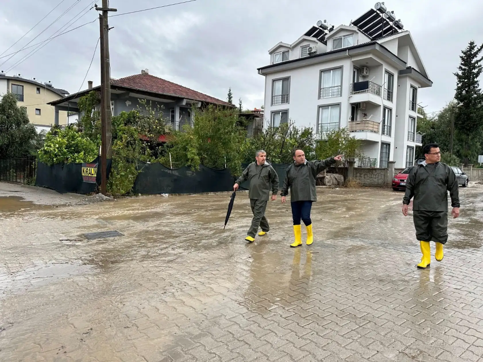Seydikemer'de Yağmur Alarmı: Belediye Ekipleri Teyakkuzda