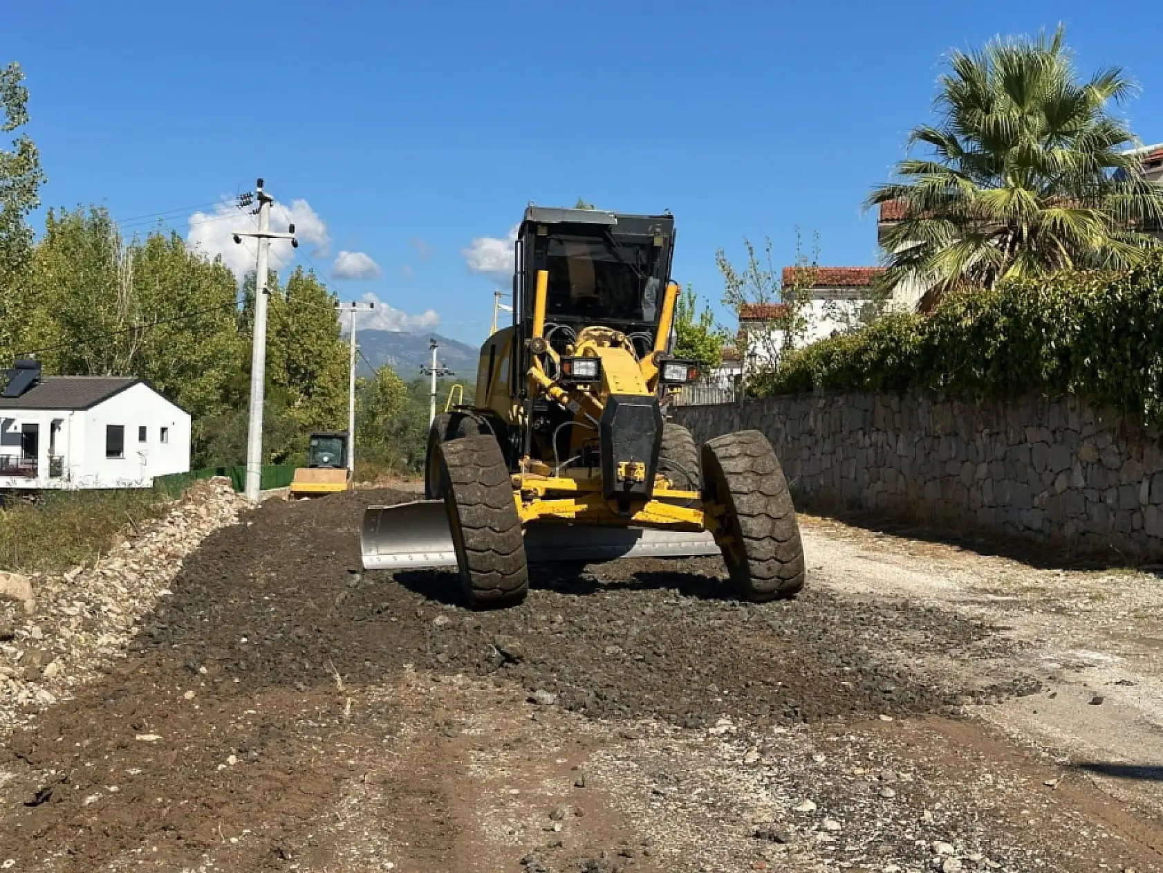 Seydikemer Belediyesi'nden Kış Öncesi Yoğun Yol Bakımı