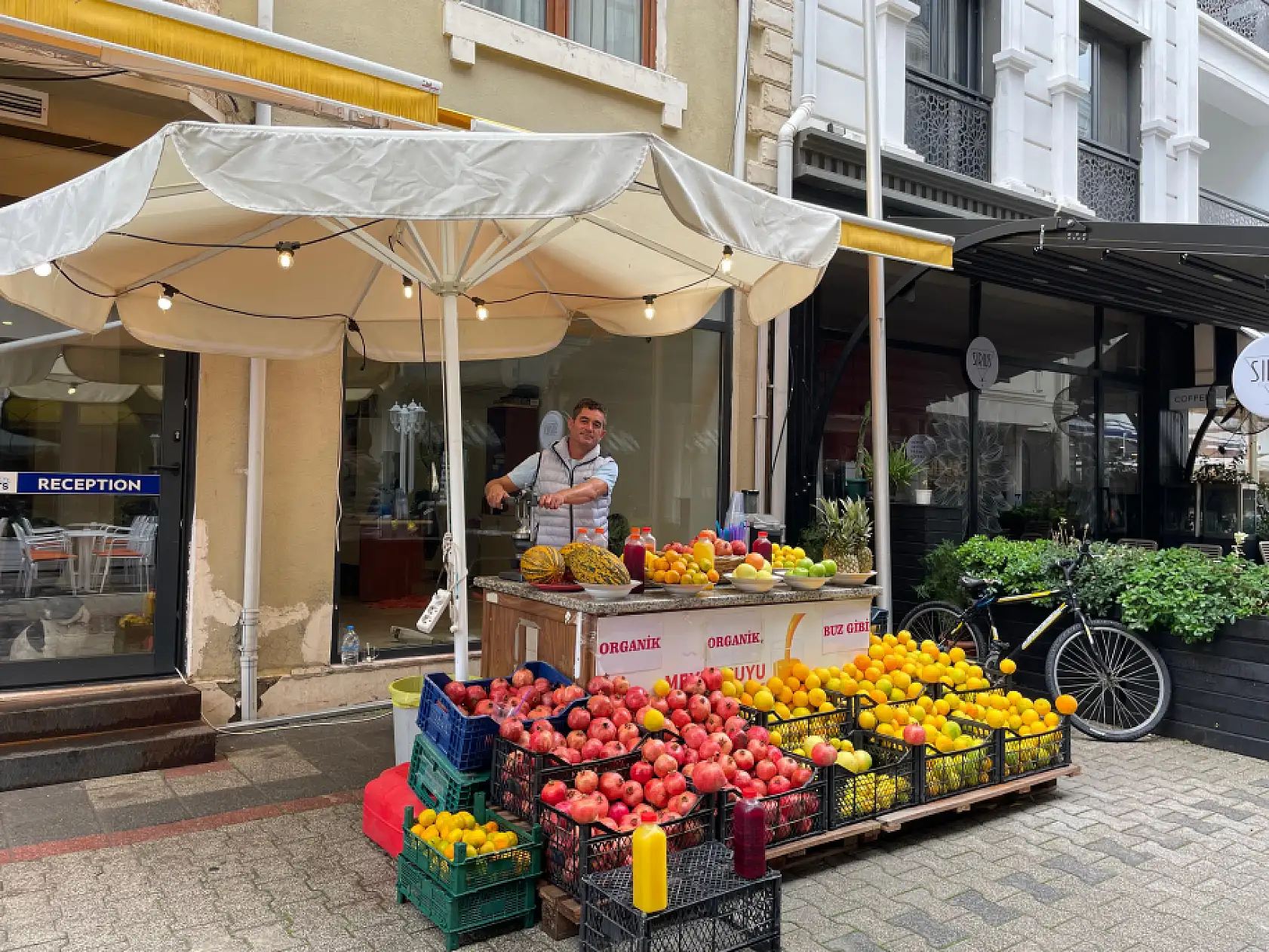 Fethiye'de bahçeden bardağa doğal meyve suyu