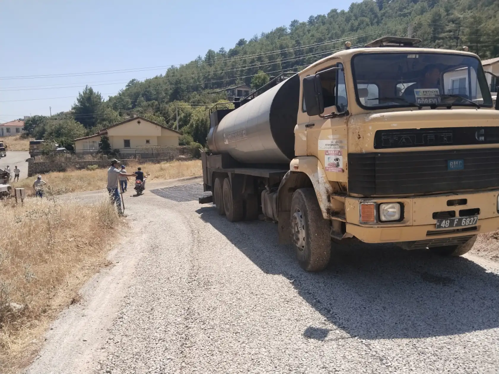 Fethiye Belediyesi yol çalışmalarını sürdürüyor