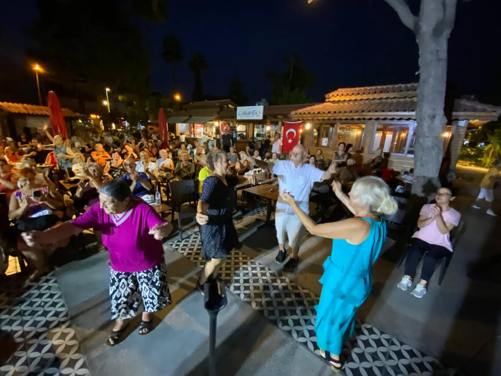 Adem Kazan, Müzikli Fethiye Akşamları'nda Unutulmaz Bir Akşam Yaşattı
