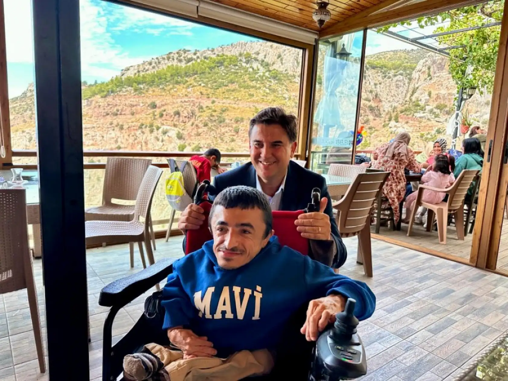 Başkan Karaca, Zihinsel Engellilerle Kahvaltıda Buluştu