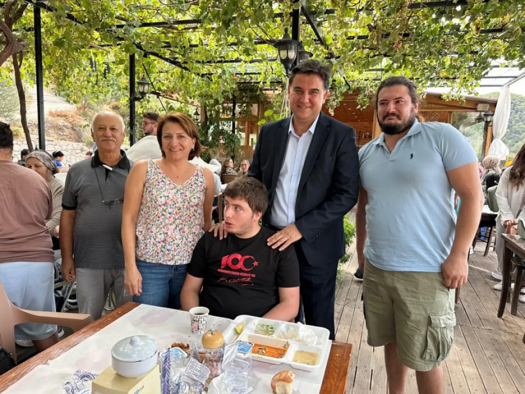 Başkan Karaca, Zihinsel Engellilerle Kahvaltıda Buluştu