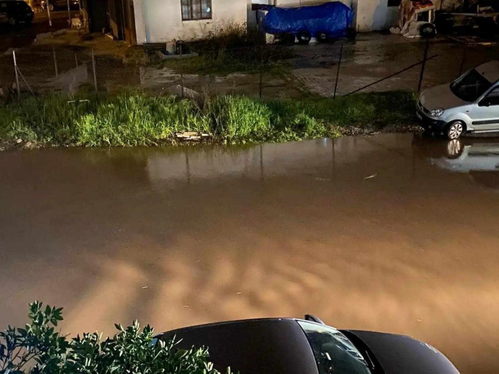 Fethiye'de suyun yüksekliği yer yer 1 metreyi geçti