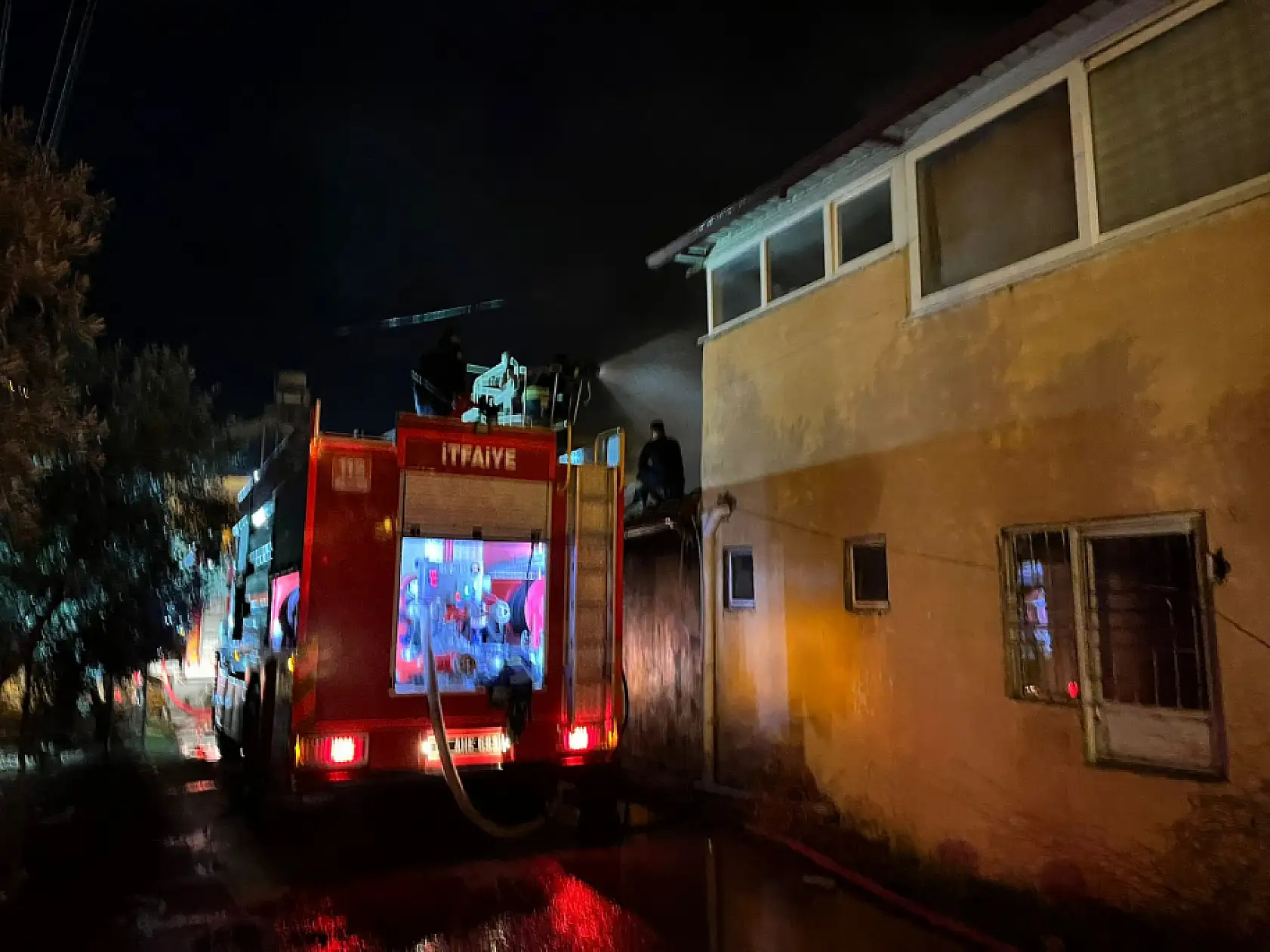 Fethiye Çatalarık'ta Ev Alev Alev Yandı