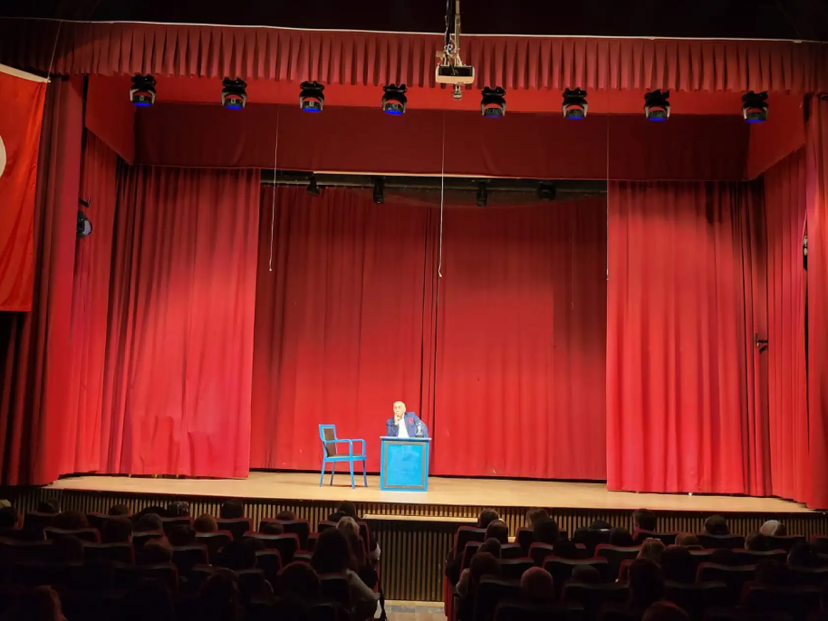 30 yıl sonra yeniden Fethiye'de: Usta tiyatrocu unutulmaz bir gece yaşattı