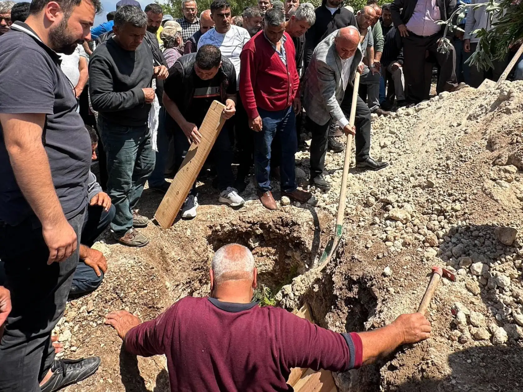 Milletvekili Otgöz'ün Kayınvalidesi Durkadın Irmak Toprağa Verildi