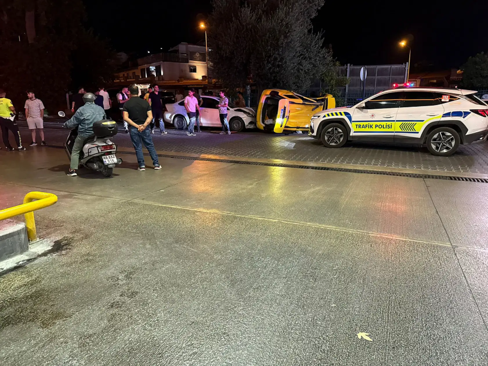 Fethiye'de Otomobil ile Taksi Çarpıştı: 1 Yaralı