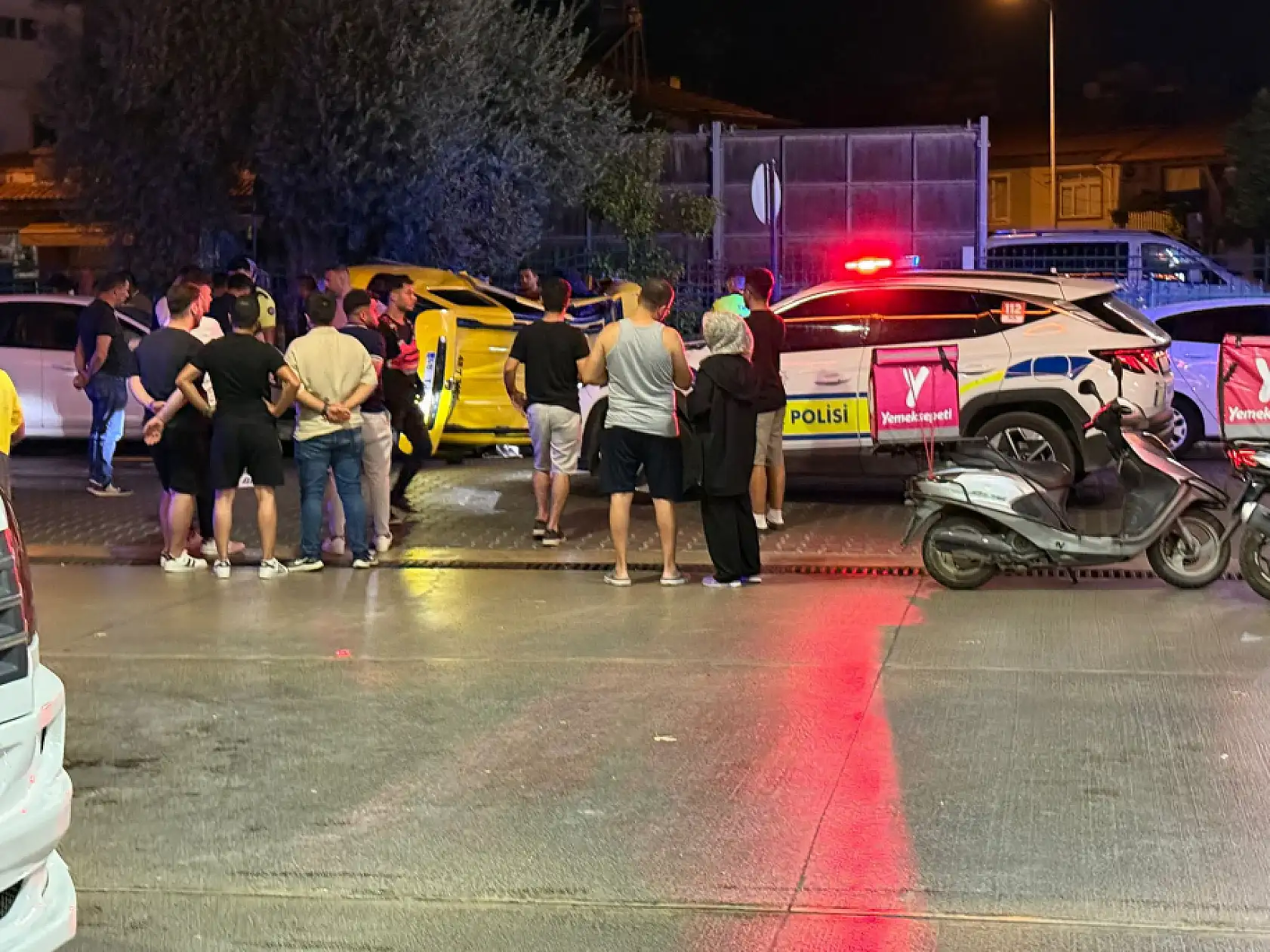 Fethiye'de Otomobil ile Taksi Çarpıştı: 1 Yaralı