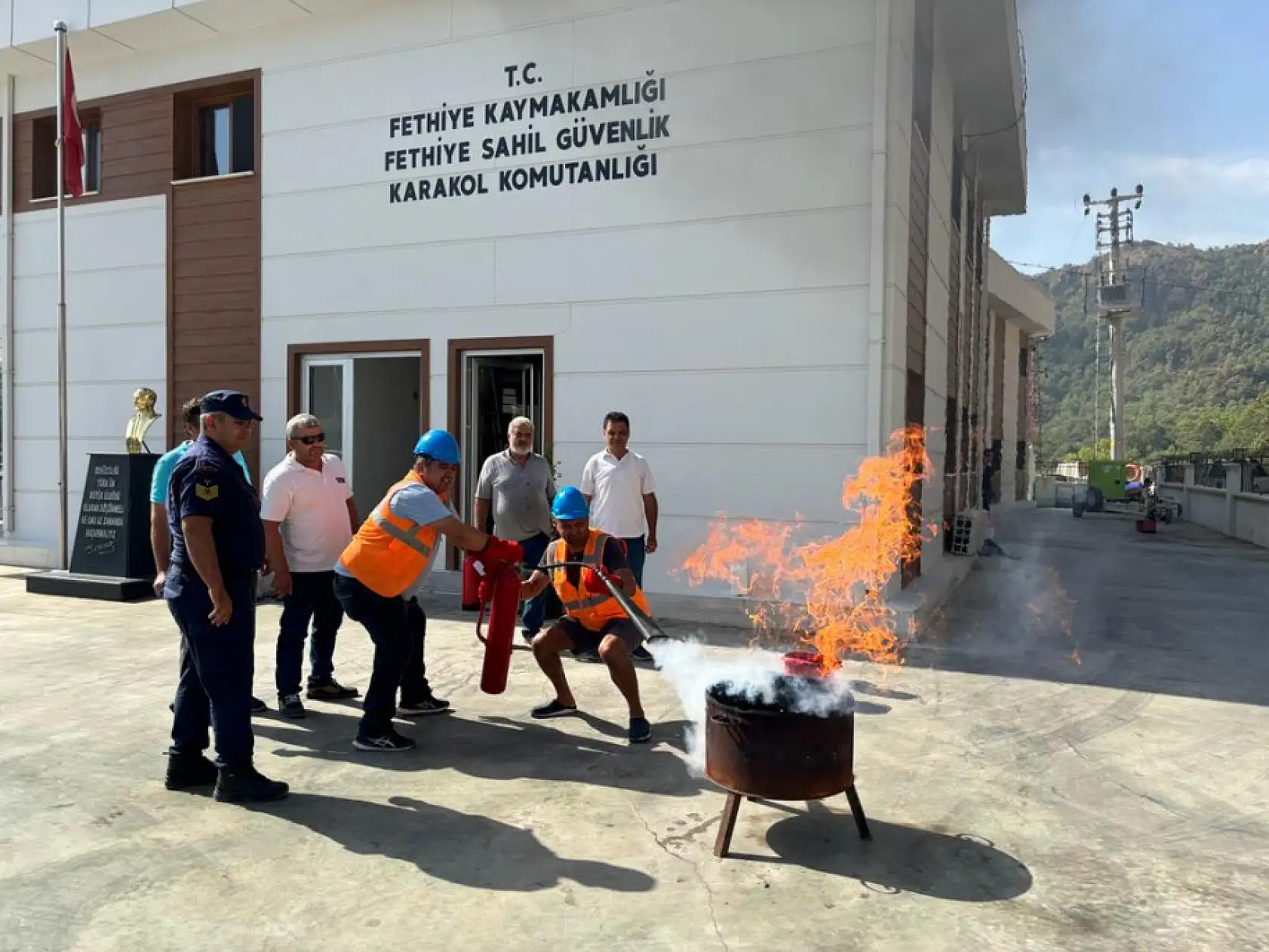 Teorik ve Uygulamalı Yangın Eğitimi Verildi