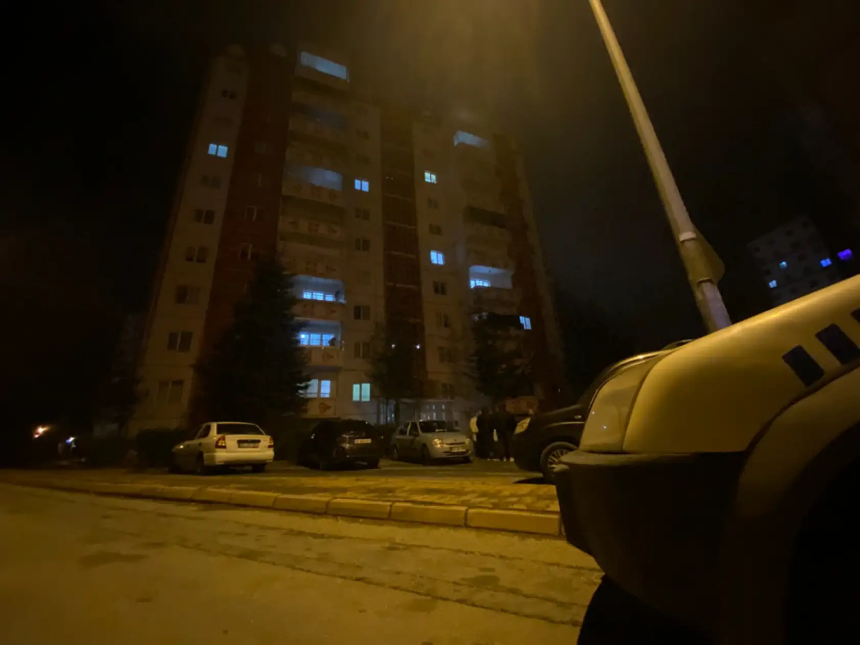 9.kattan düşen 17 yaşındaki kız hayatını kaybetti