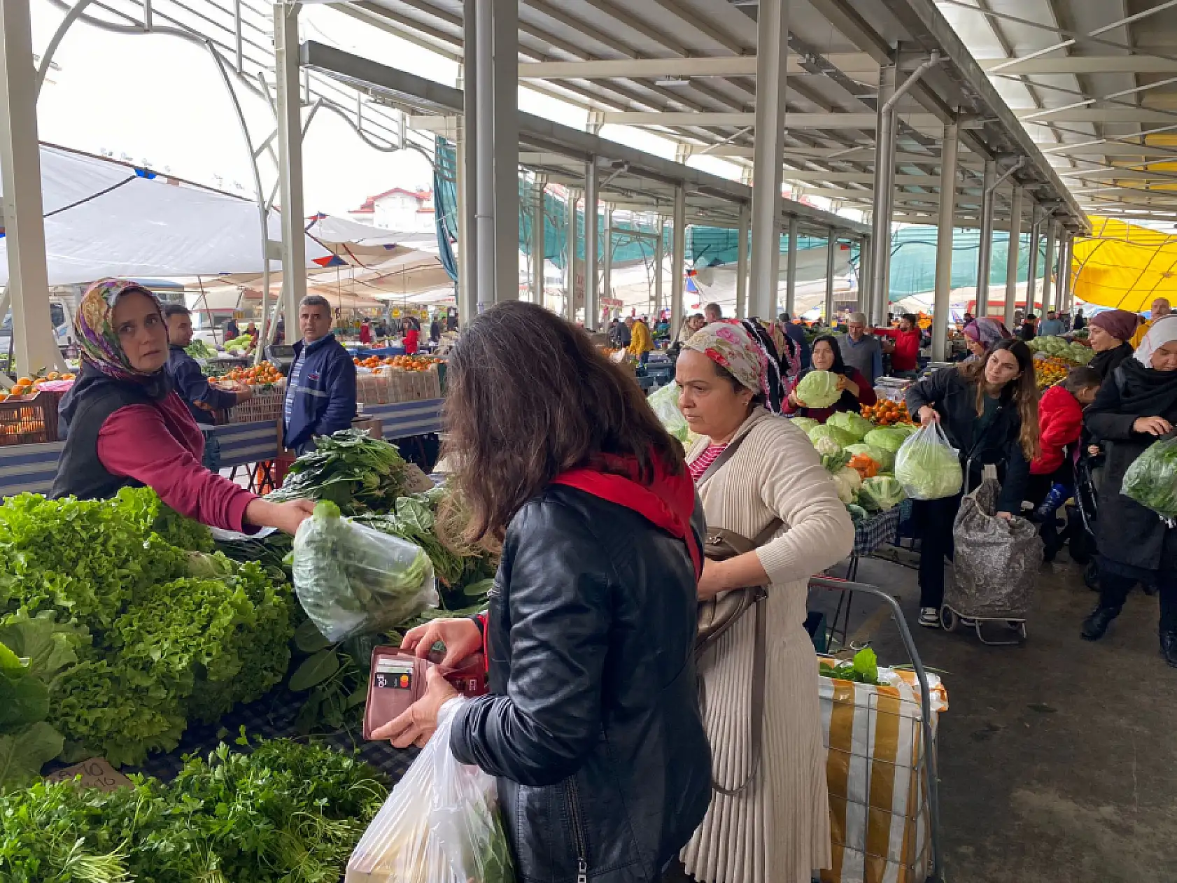 Fethiye Cumartesi Pazarı Vatandaşın İlgi Odağı Oldu
