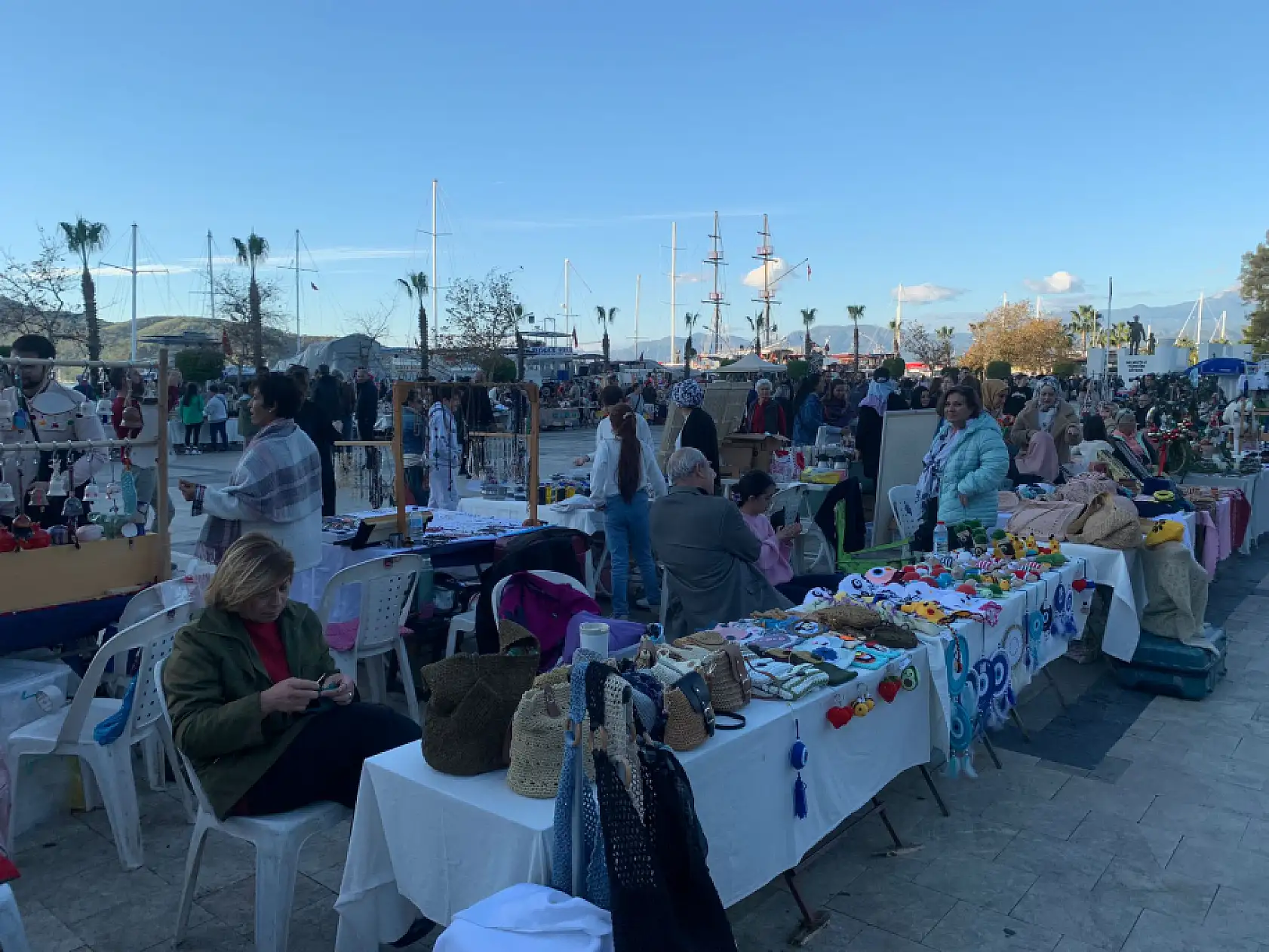 Fethiye Yeni Yıl Pazarı'na İkinci Gününde Yoğun İlgi