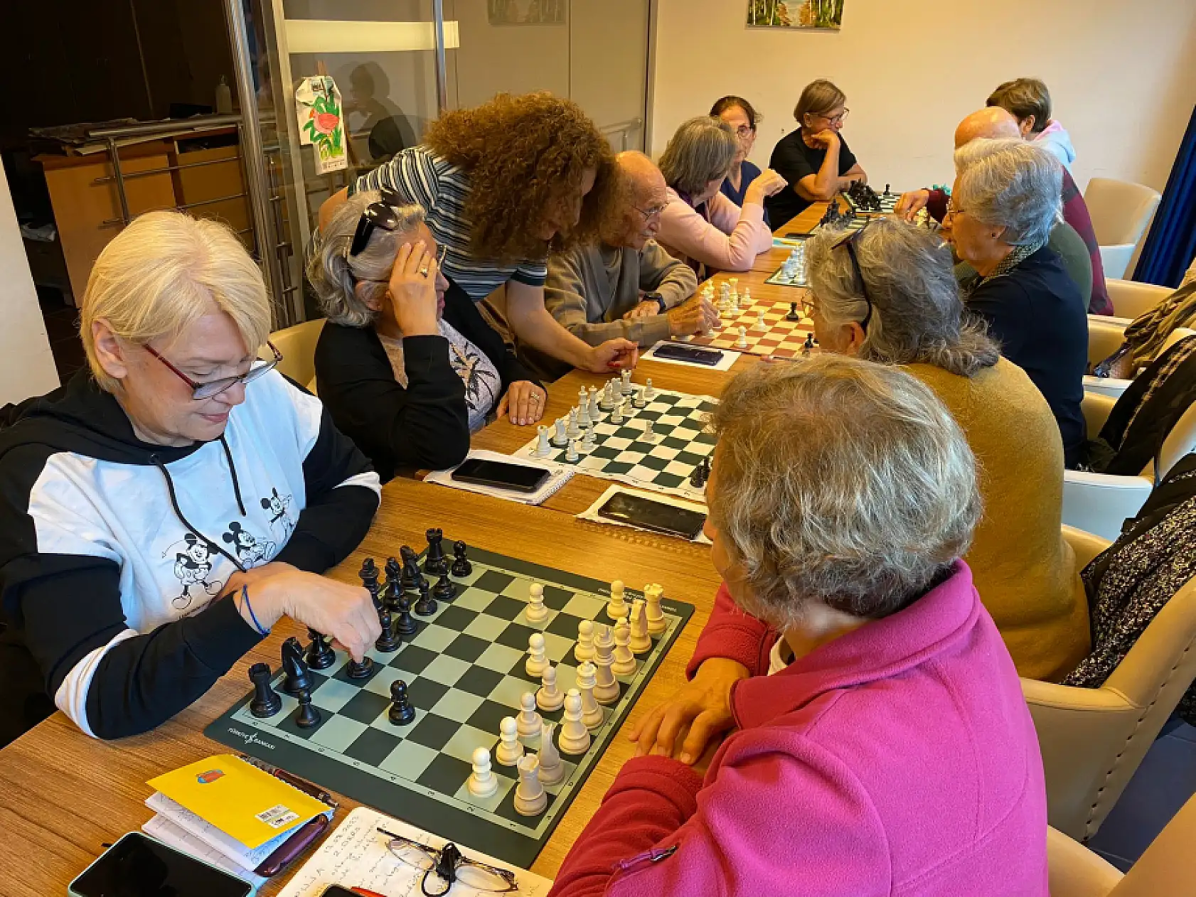 Fethiye'de Yaşlılar Satranç Oynayarak Keyifli Vakit Geçirdi