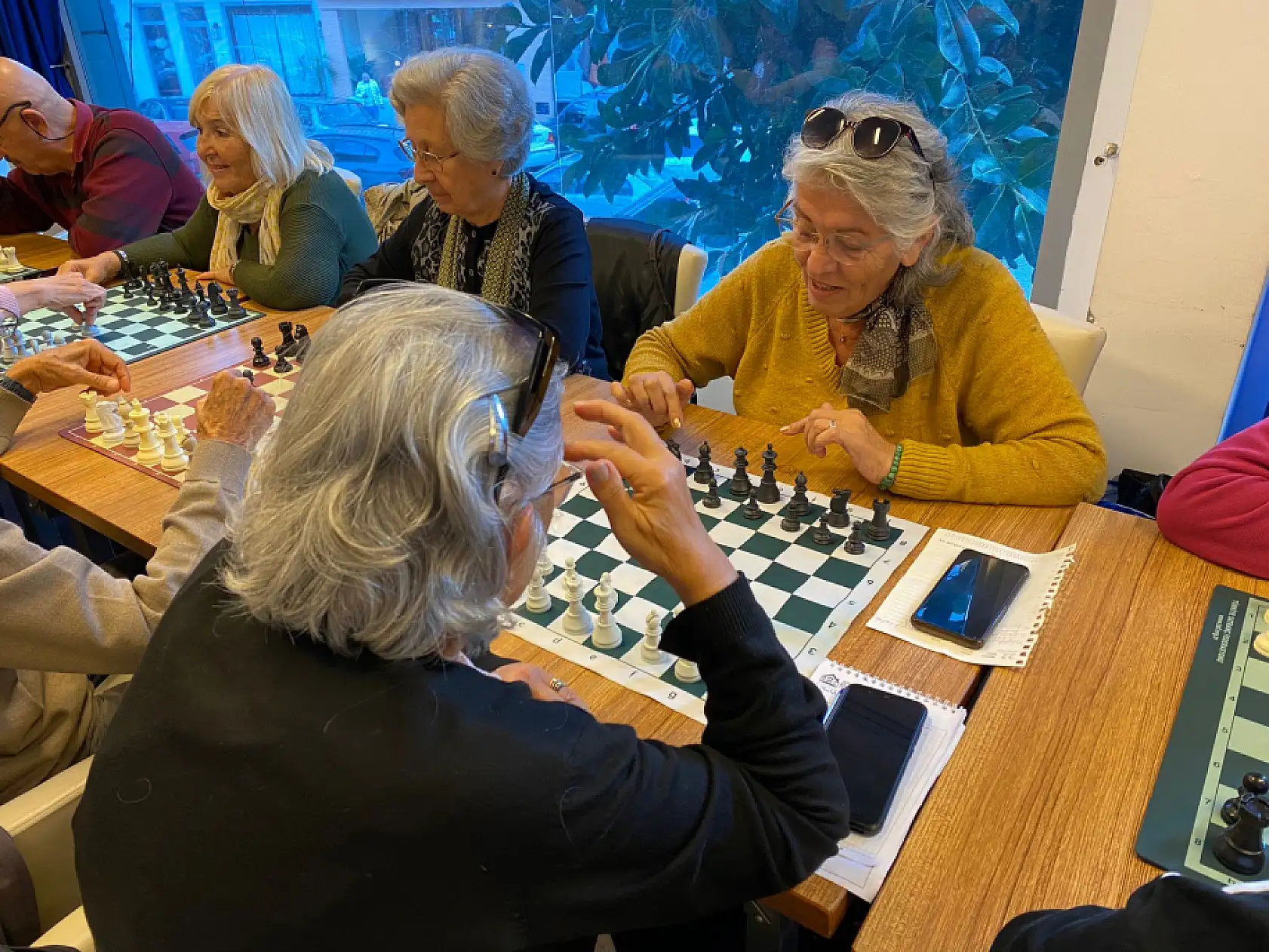 Fethiye'de Yaşlılar Satranç Oynayarak Keyifli Vakit Geçirdi