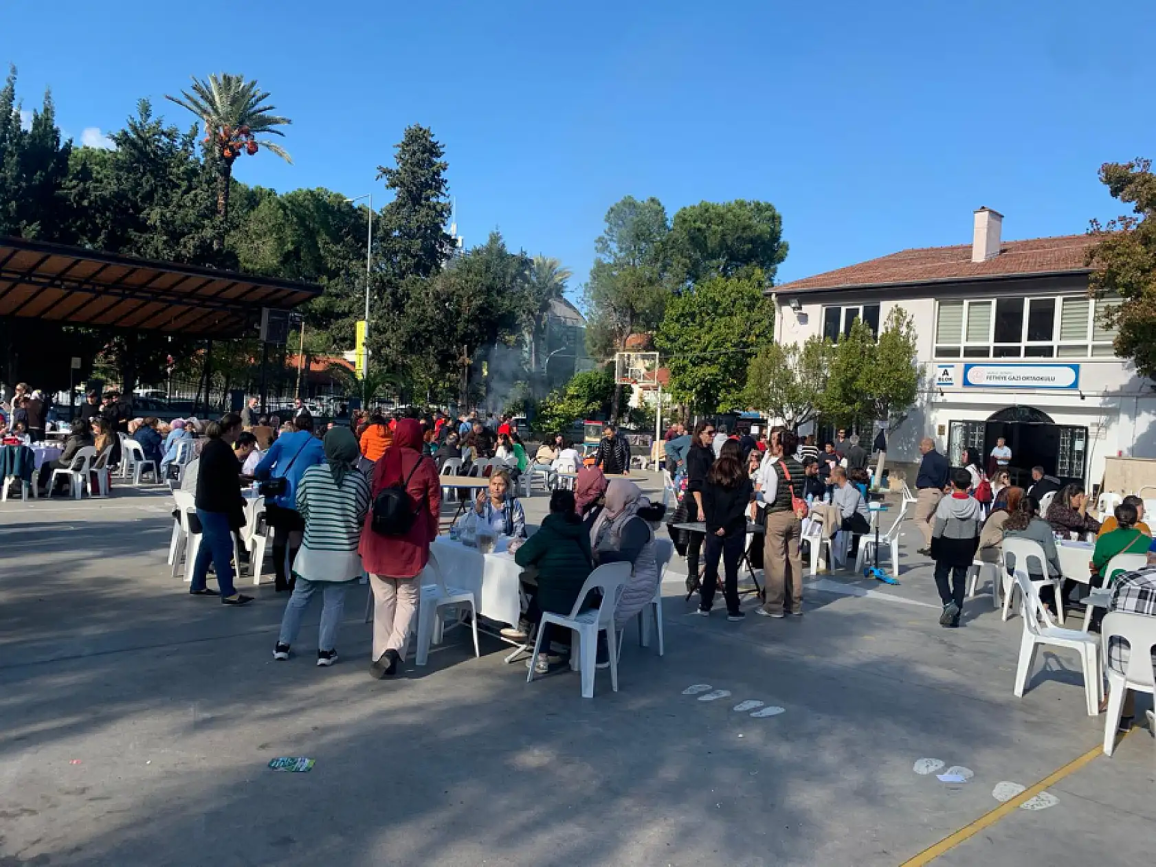 Fethiye Gazi Ortaokulu'ndan kermes etkinliği