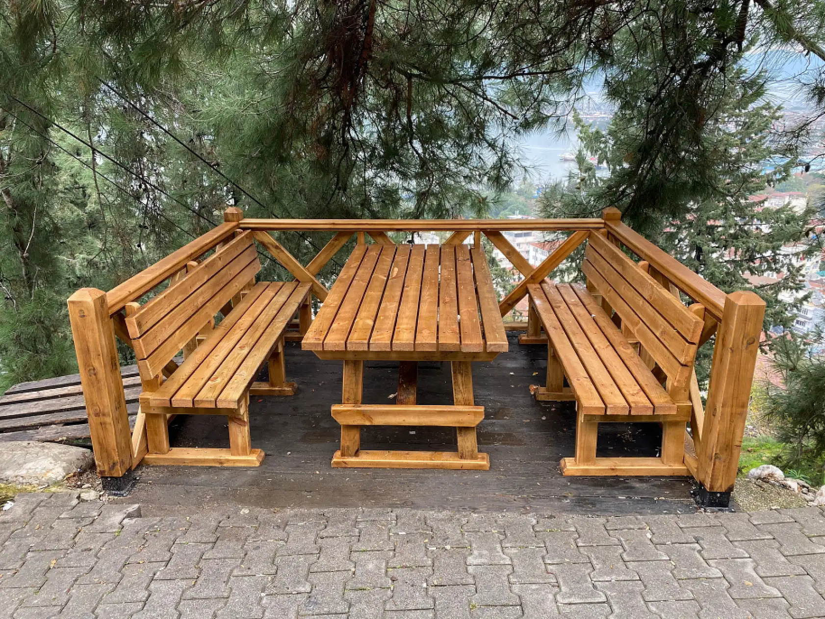 Haberimiz Ses Getirdi! Âşıklar Tepesi'ndeki Masa ve Banklar Onarıldı