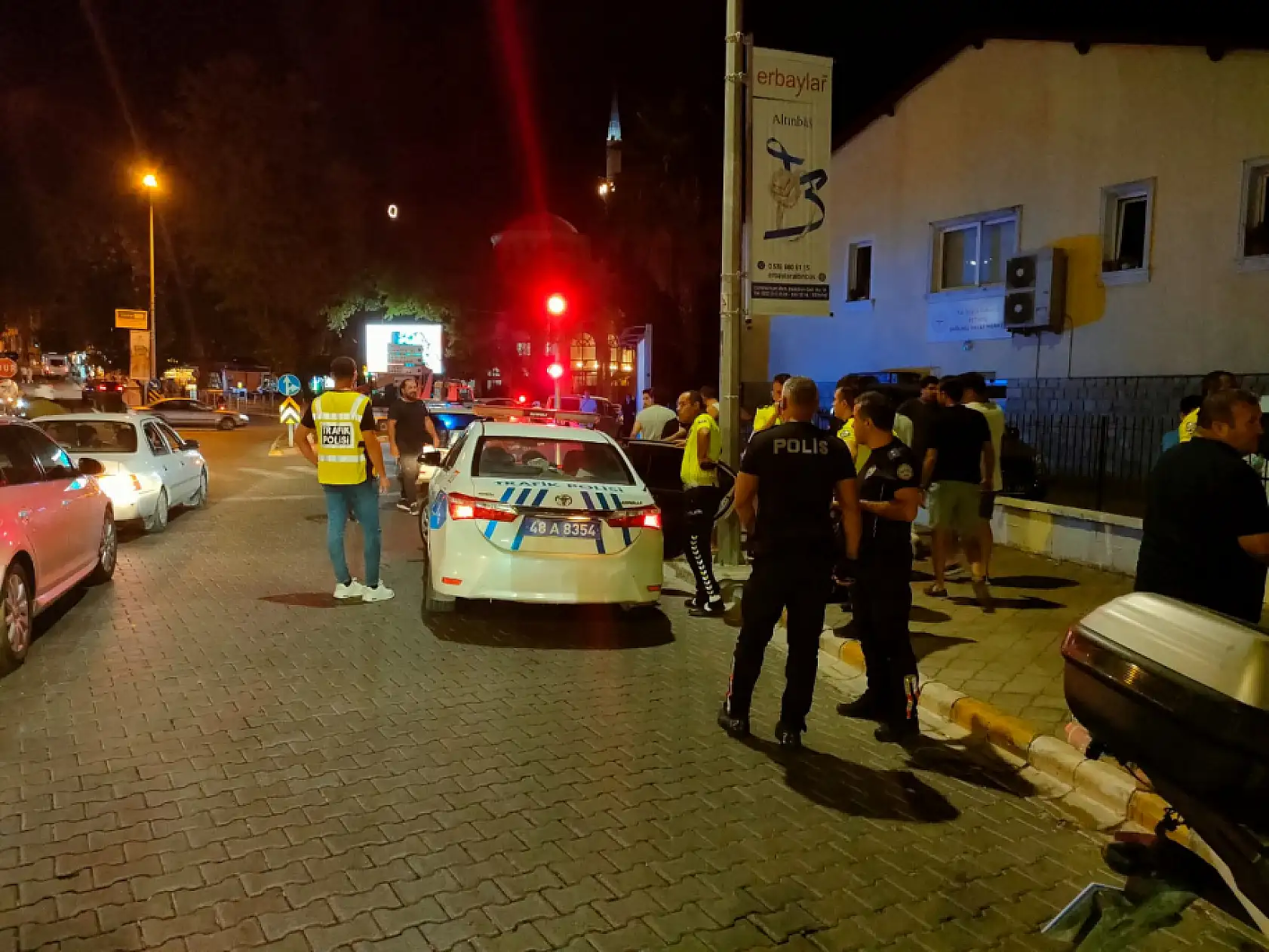 Fethiye'de Polisin Dur İhtarına Uymadı, Kaçarken Polisi Yaraladı