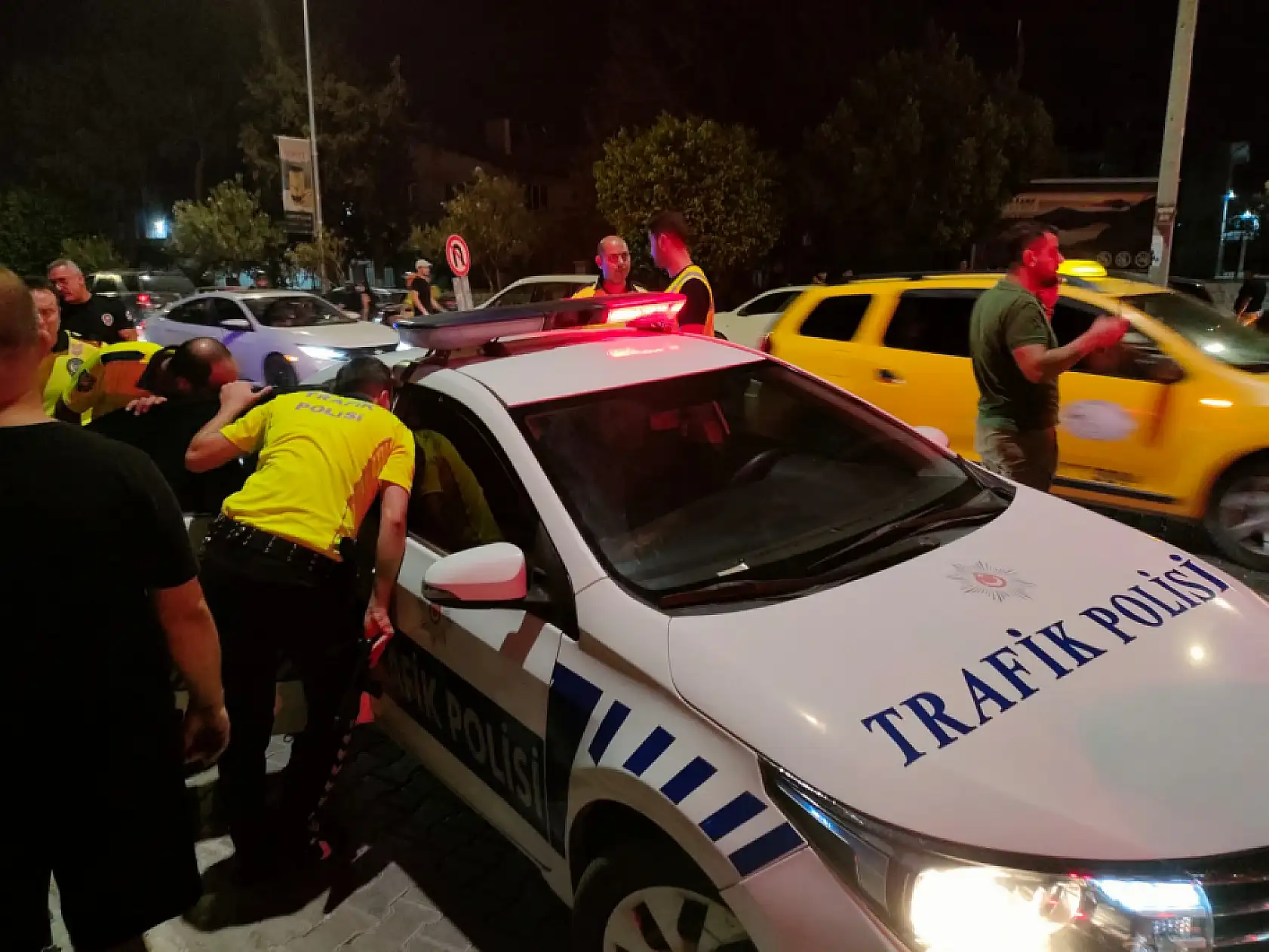 Fethiye'de Polisin Dur İhtarına Uymadı, Kaçarken Polisi Yaraladı