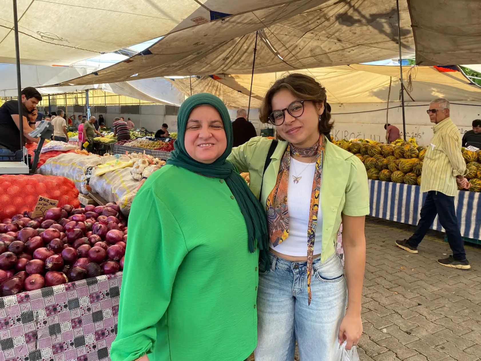 Fethiye'de Üniversite Öğrencisi, Fethiye Salı Pazarı'nı Değerlendirdi