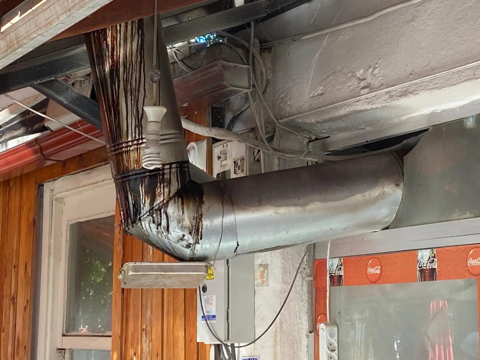 Fethiye'de işletmede çıkan yangını personeller söndürdü