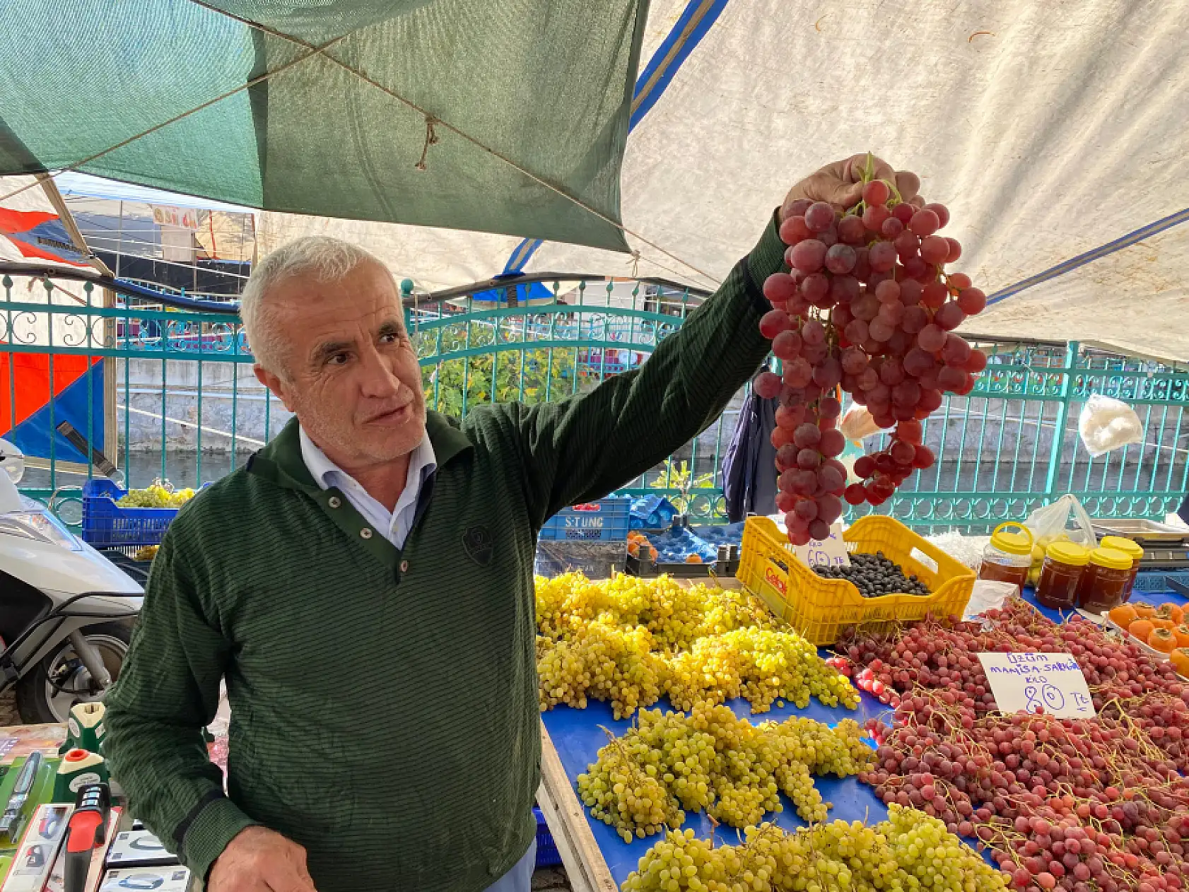 Fethiye Salı Pazarı'nda Esnaf Dertli, 'Fiyatlar Yüksek, Hareket Yavaş'