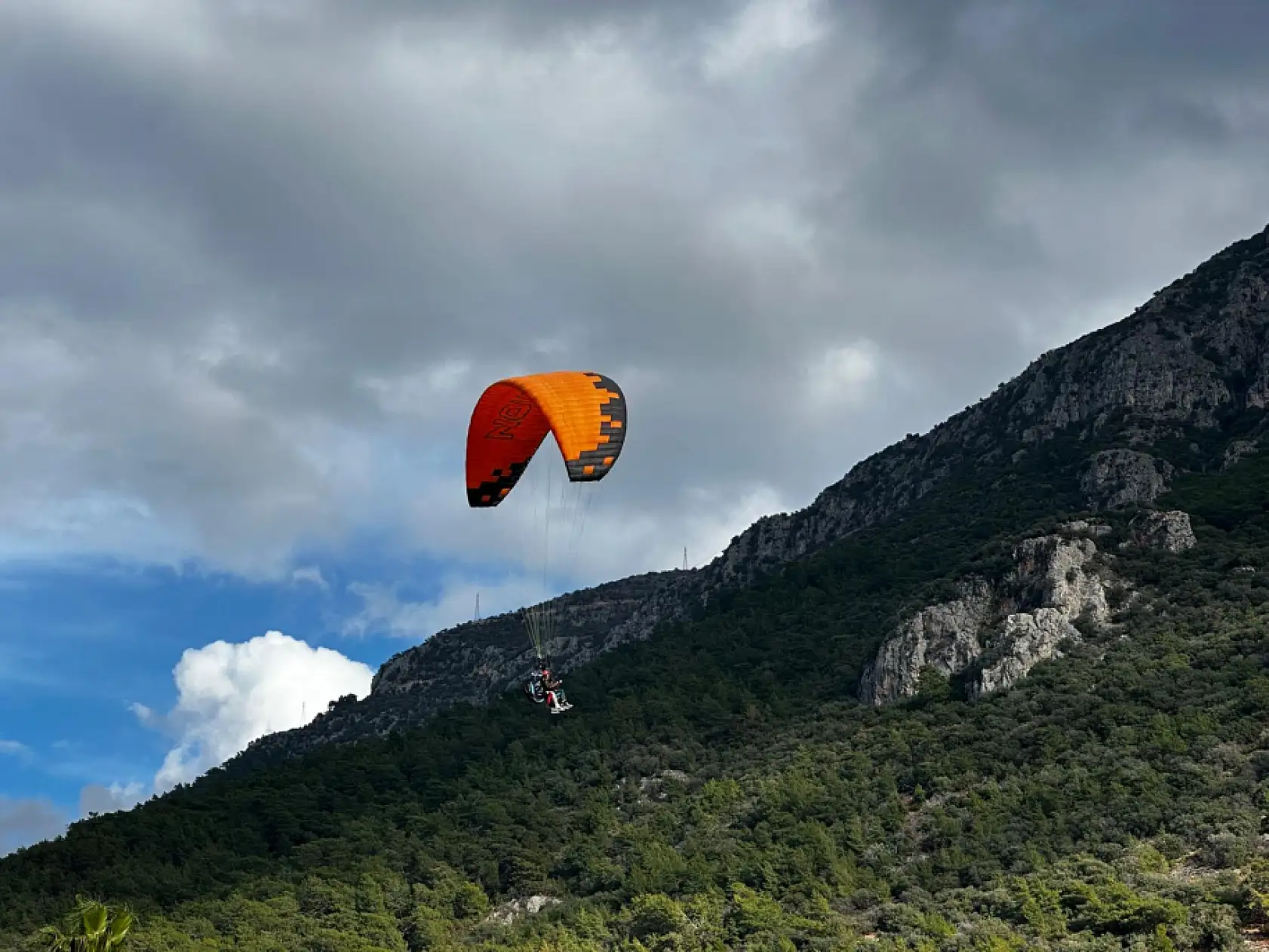 Fethiye Ölüdeniz'de sezon bitse de yamaç paraşütüne ilgi sürüyor