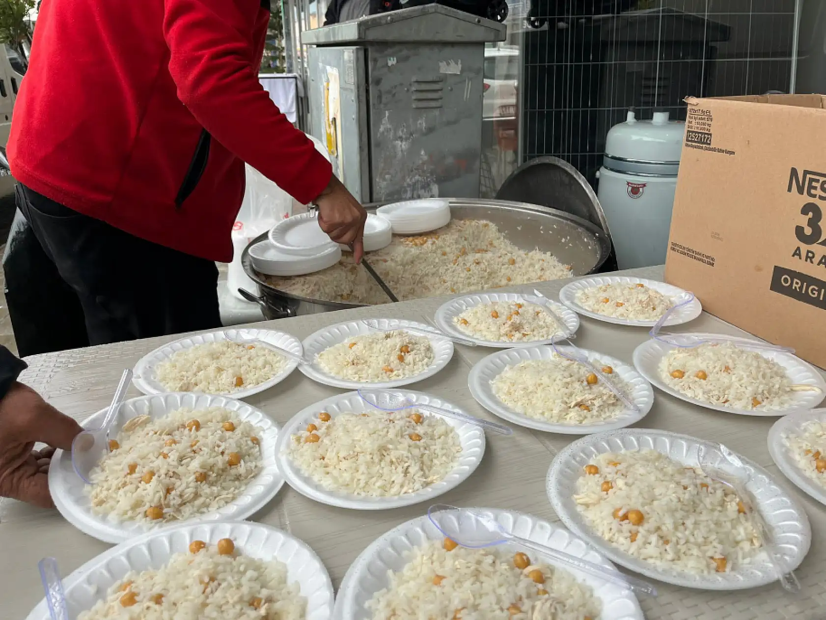 Fethiye'de Celal ve Zeynep Karakaya Hayrına Yemek Verildi